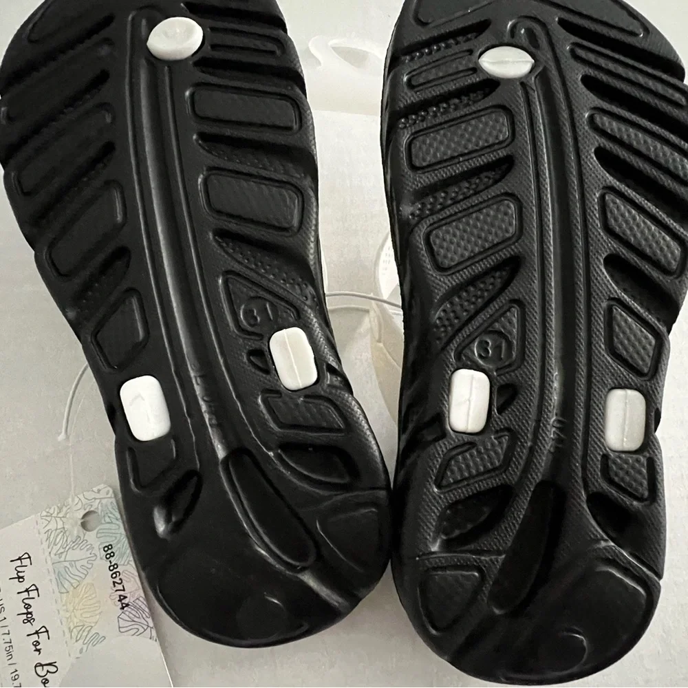 NWT Momentum Brands Flip Flops For Boy 31 Size US 1 / 7.75 in / 19.7 cm Summer